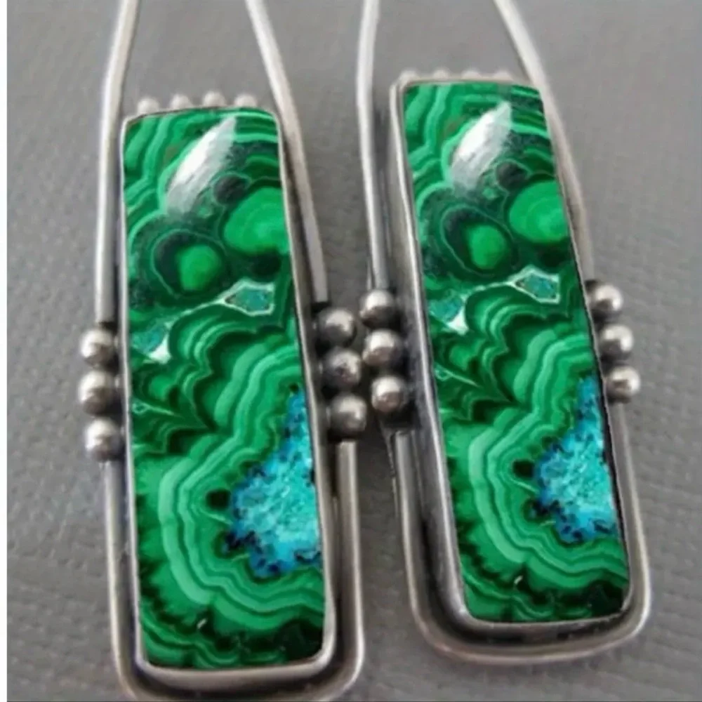 Green Dangle Earrings Silver Tone Drop Lightweight Statement Gift - Picture 3 of 6